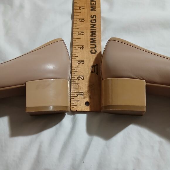Cole Haan Size 9 Kelsey Block Heel Bow Pumps Neutral Beige Patent Leather Toes - Picture 7 of 13